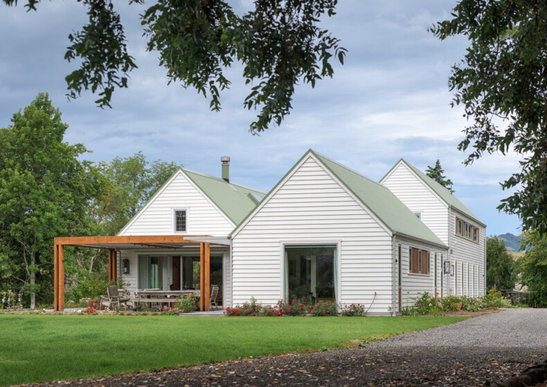 032 Mendip Exterior Edit web